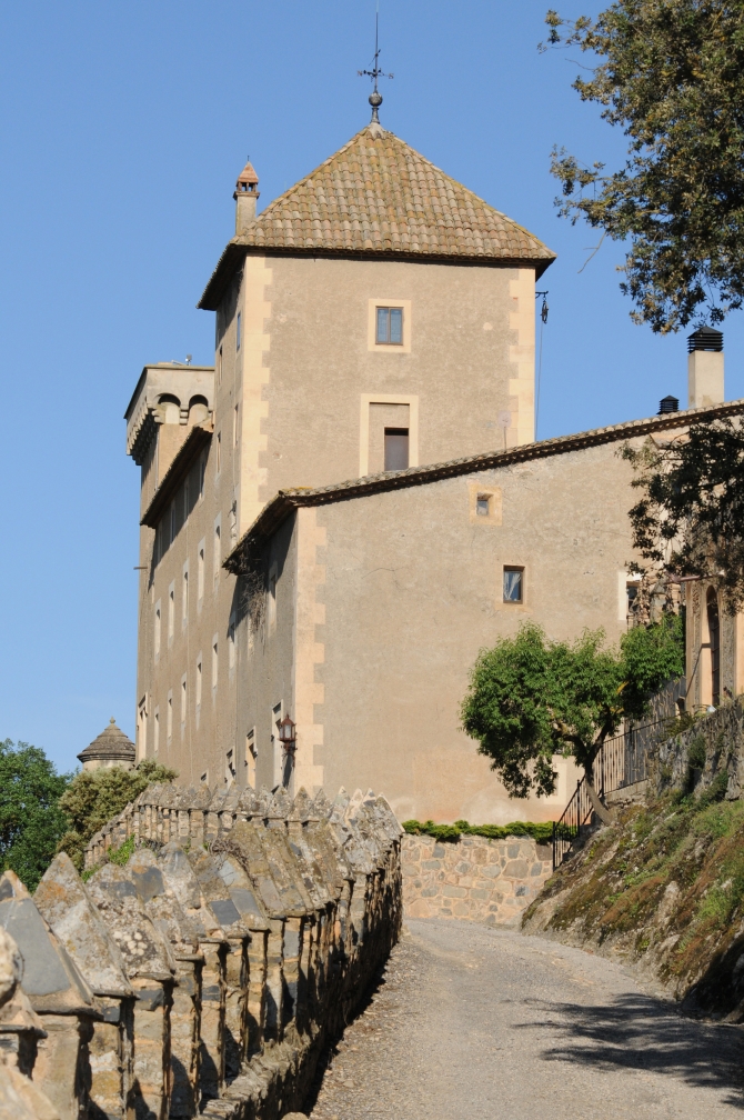 Castell Riudabella Camino de entrada